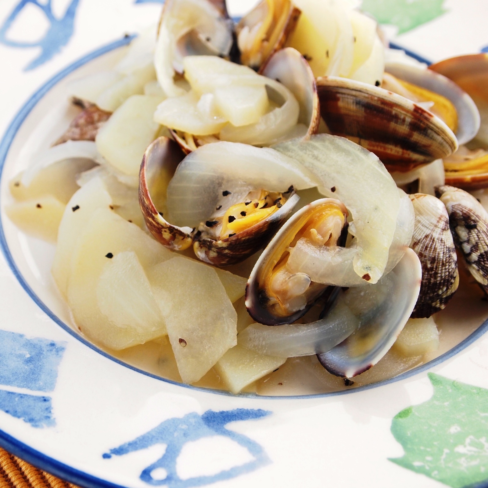 じゃがいもとたまねぎのアサリ炒め じゃがいもとたまねぎのアサリ炒め