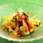 レタスと人参の塩こんぶ和え