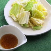 キャベツの塩だれ添え