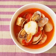 さといもと魚介のトマトスープ煮